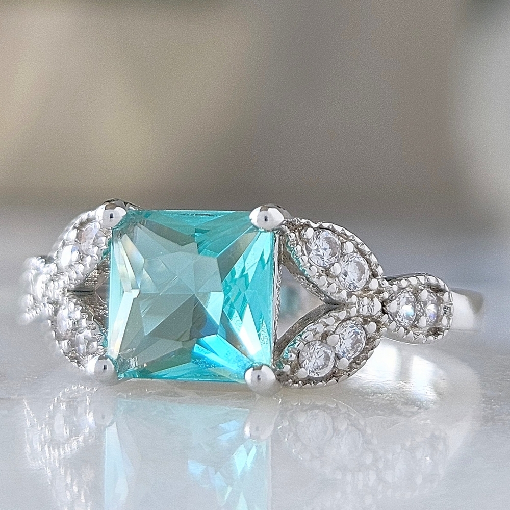 Elegant Silver and Blue Gemstone Ring